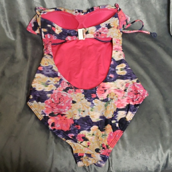 Bond-eye Bathing Suit - Picture 3 of 5